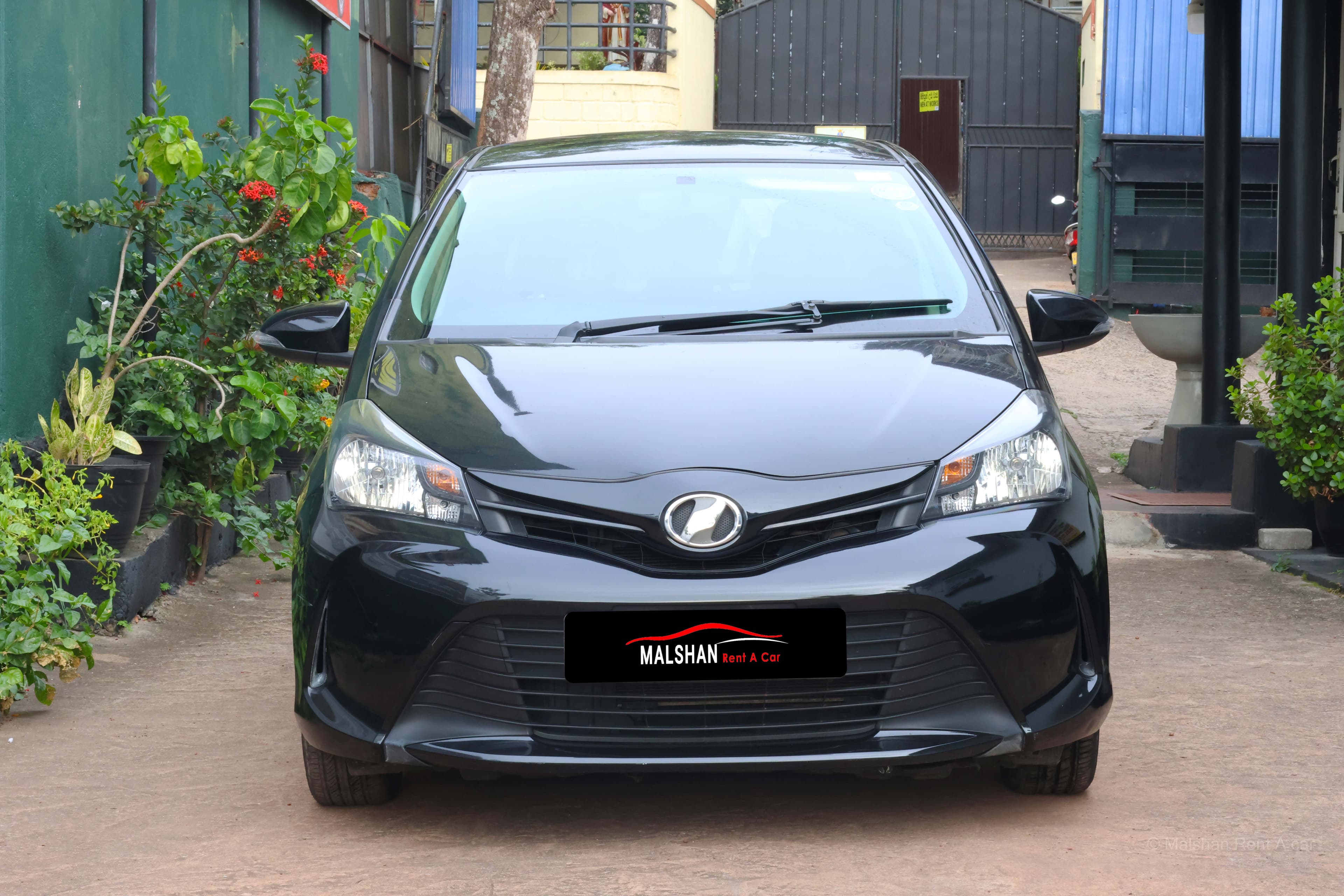 Toyota Vitz — image 1